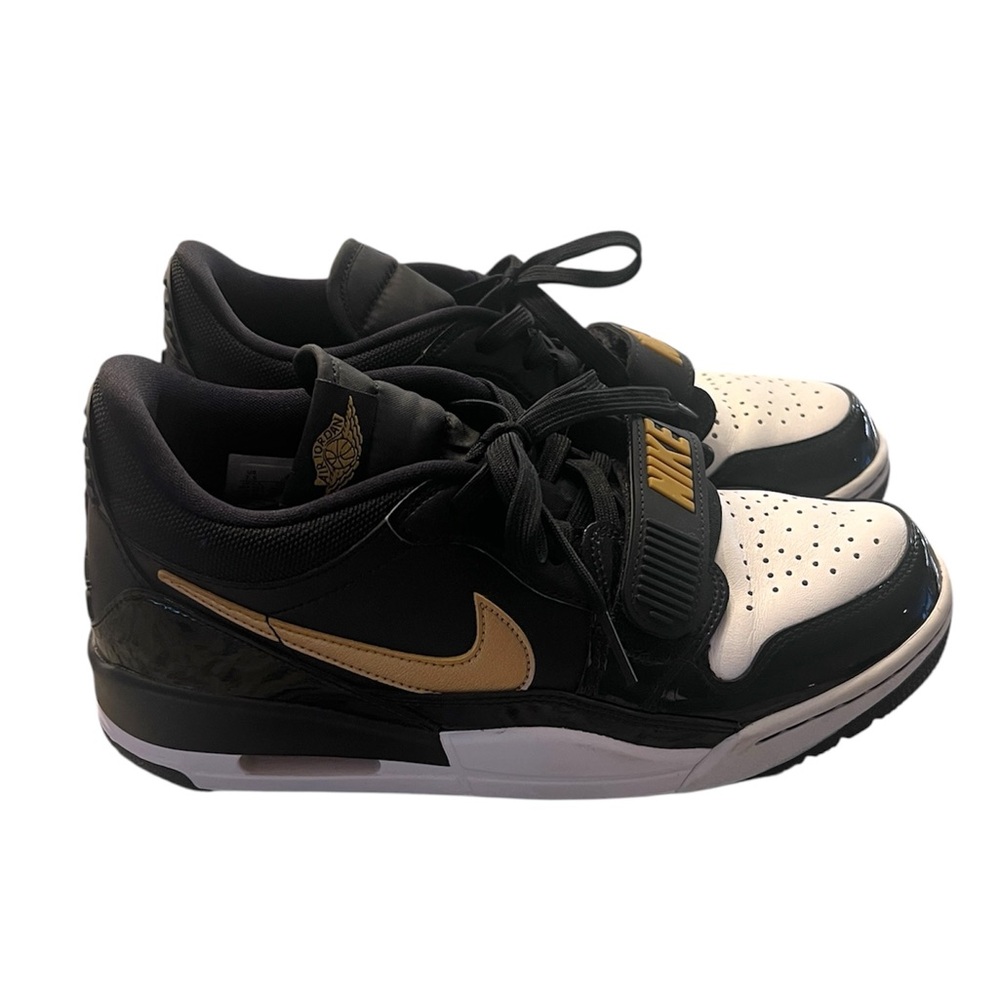 Nike Air Jordan Legacy 312, White and Gold Low-Top Sneakers